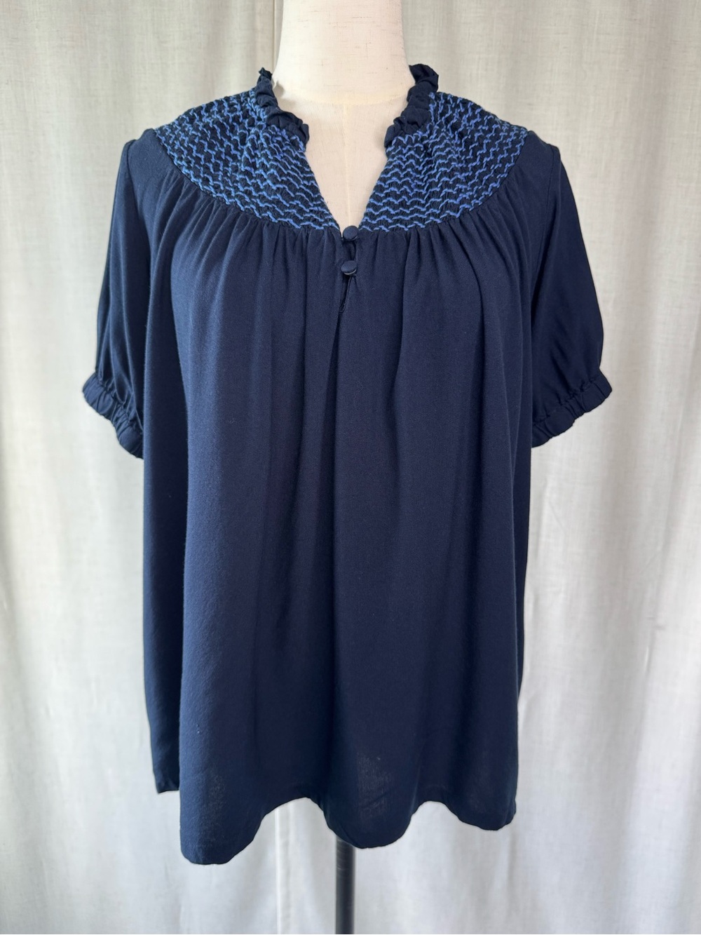 Alice Walk Smocked V-Neck Short Sleeve Blouse Navy Blue Size Medium